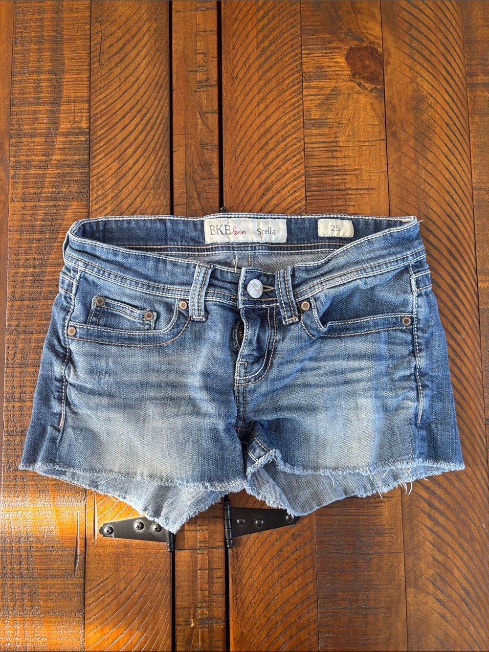 BKE Stella Low-Rise Denim Shorts in Light Blue size 25